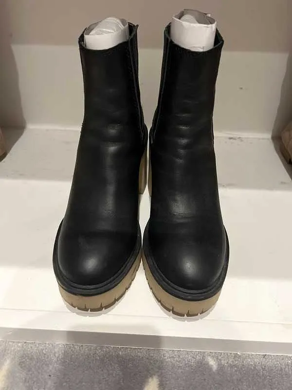 CASTER H2O BOOTIES IN BLACK LEATHER - re:vita