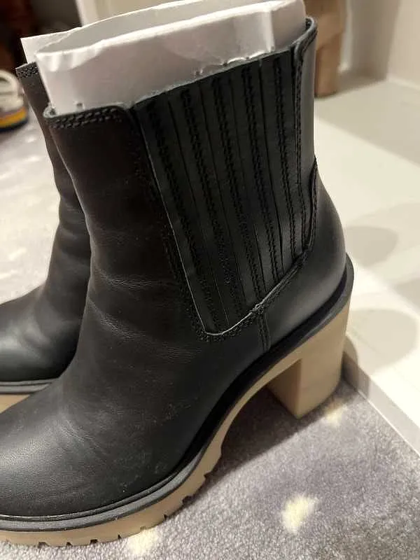 CASTER H2O BOOTIES IN BLACK LEATHER - re:vita