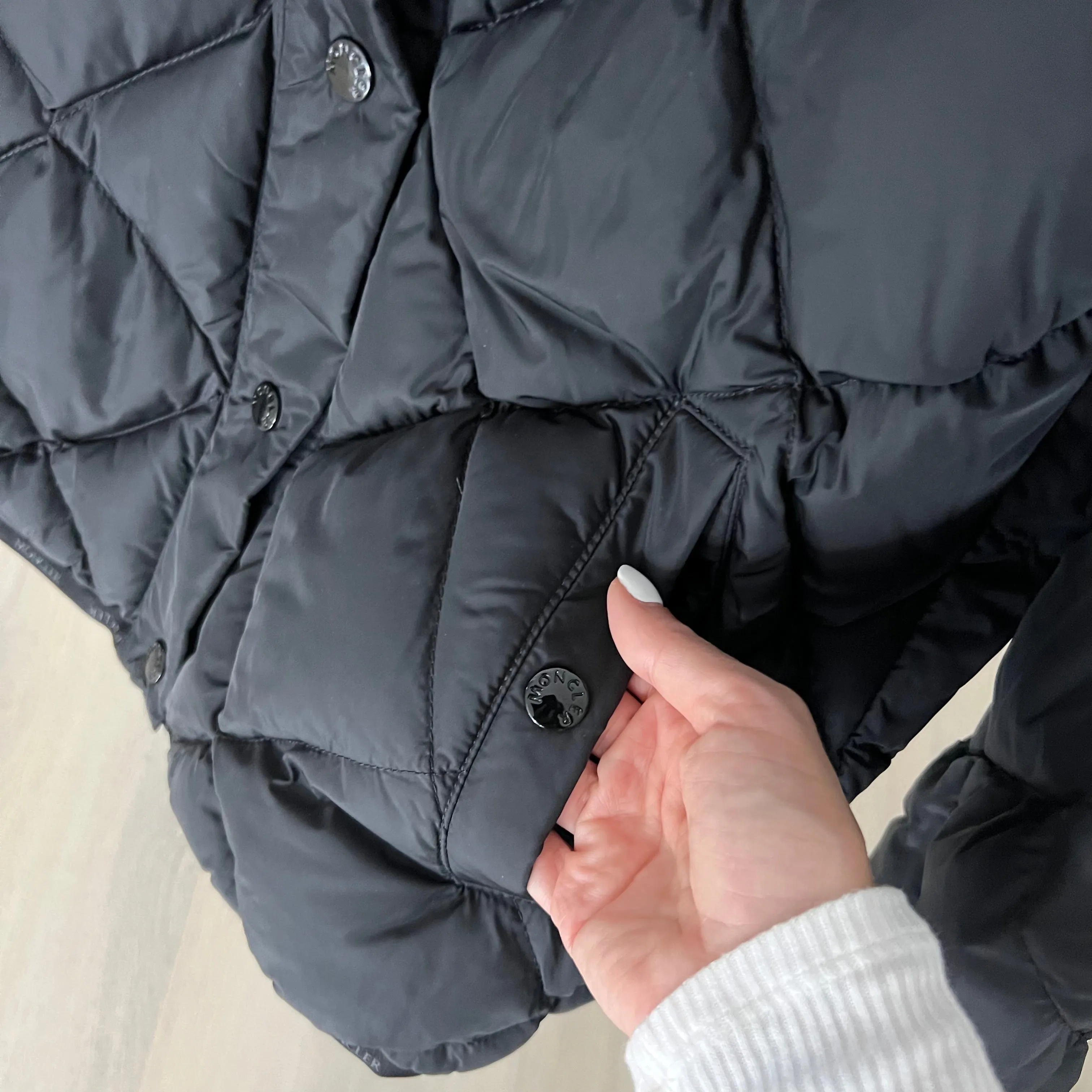 Moncler Arvouin Short Down Jacket