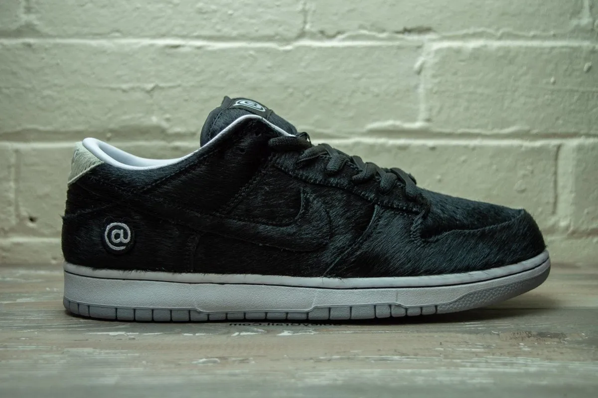 Nike SB Dunk Low Medicom Toy CZ5127 001